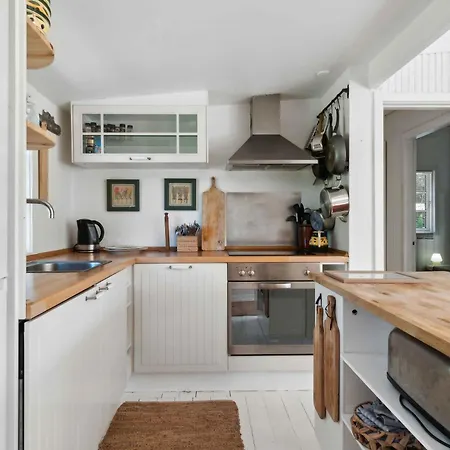 Semesterbostad Charming And Child-friendly Summer House