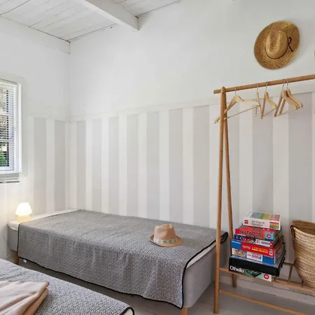 Charming And Childfriendly Summerhouse Near *