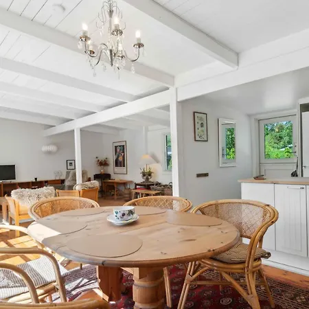 Charming And Child-friendly Summer House *