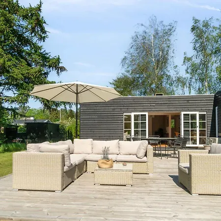 Charming And Child-friendly Summer House Græsted
