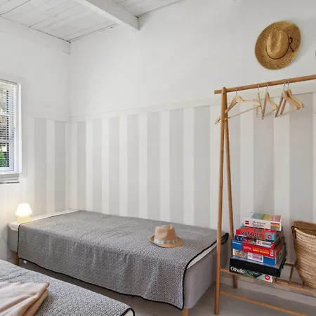 펜션 Charming And Childfriendly Summerhouse Near Græsted